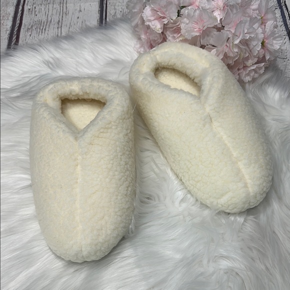 PINK Shoes - Cream Plush Slip-On Slippers for Indoor Comfort